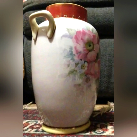 NIPPON 12" TALL Hand Painted Floral & Gold Gilt 2 Handle Vase. 100 yrs old - Picture 2 of 13